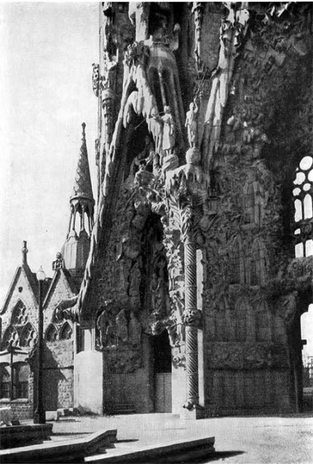 Барселона. Церковь св. Семейство (Саграда Фамилия), 1887—1903 гг. Гауди. 
